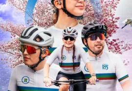 imagen de 4 ciclistas felices